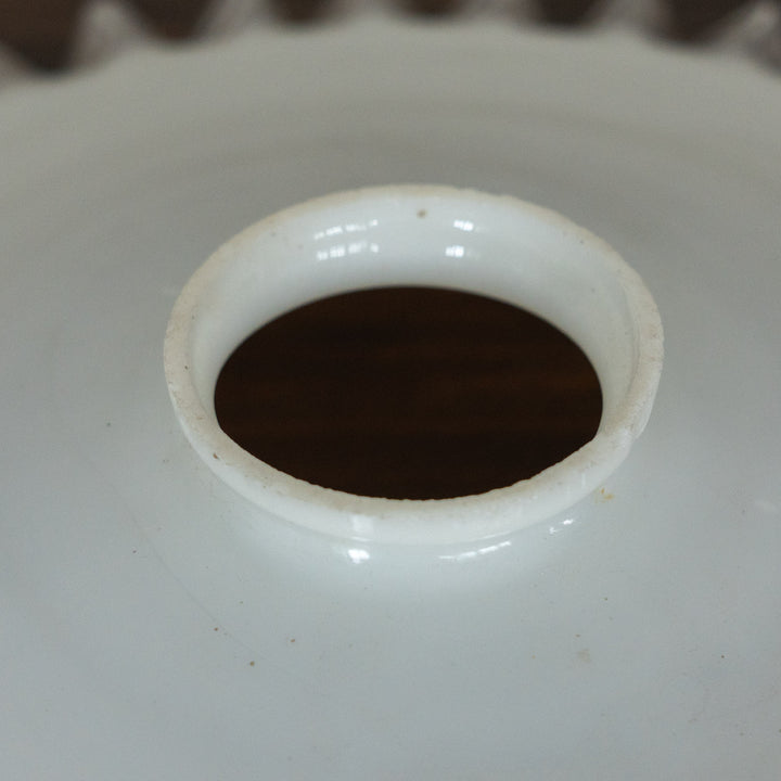 裾のフリルデザインやミルクガラスの色味が上品 ガラスシェード単品 /C（※接続金具・コード・電球は別売り）