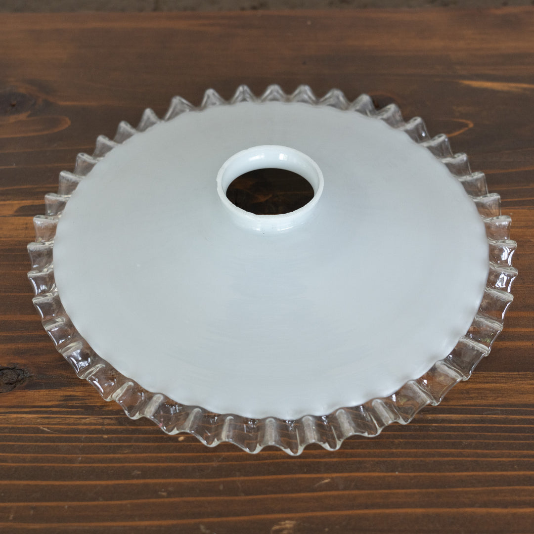 裾のフリルデザインやミルクガラスの色味が上品 ガラスシェード単品 /D（※接続金具・コード・電球は別売り）