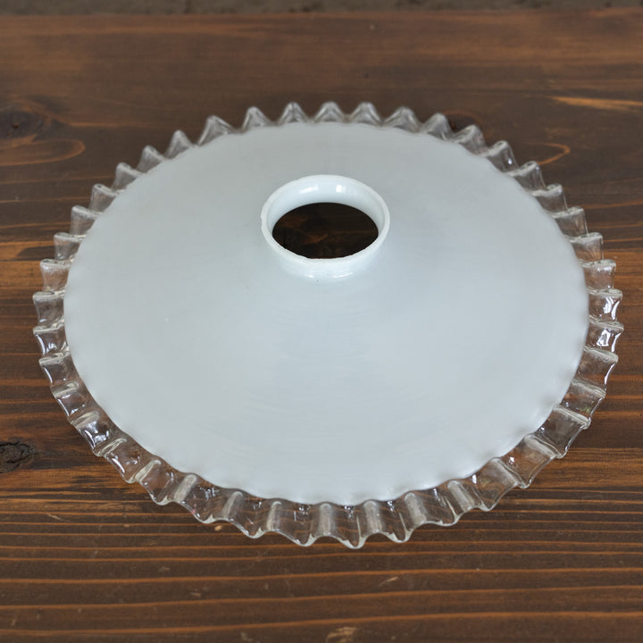 裾のフリルデザインやミルクガラスの色味が上品 ガラスシェード単品 /D（※接続金具・コード・電球は別売り）