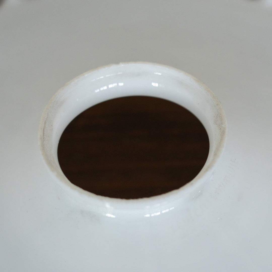 裾のフリルデザインやミルクガラスの色味が上品 ガラスシェード単品 /E（※接続金具・コード・電球は別売り）