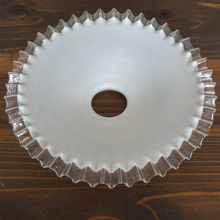 裾のフリルデザインやミルクガラスの色味が上品 ガラスシェード単品 /E（※接続金具・コード・電球は別売り）