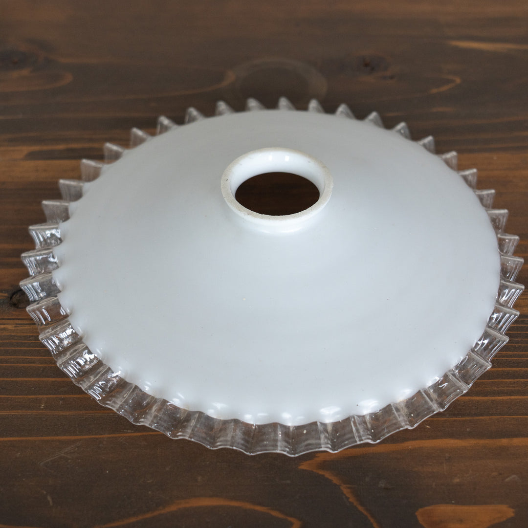 裾のフリルデザインやミルクガラスの色味が上品 ガラスシェード単品 /F（※接続金具・コード・電球は別売り）
