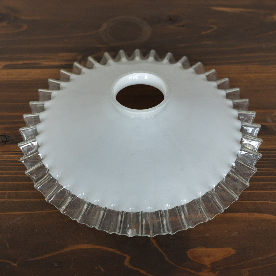 裾のフリルデザインやミルクガラスの色味が上品 ガラスシェード単品 /G（※接続金具・コード・電球は別売り）