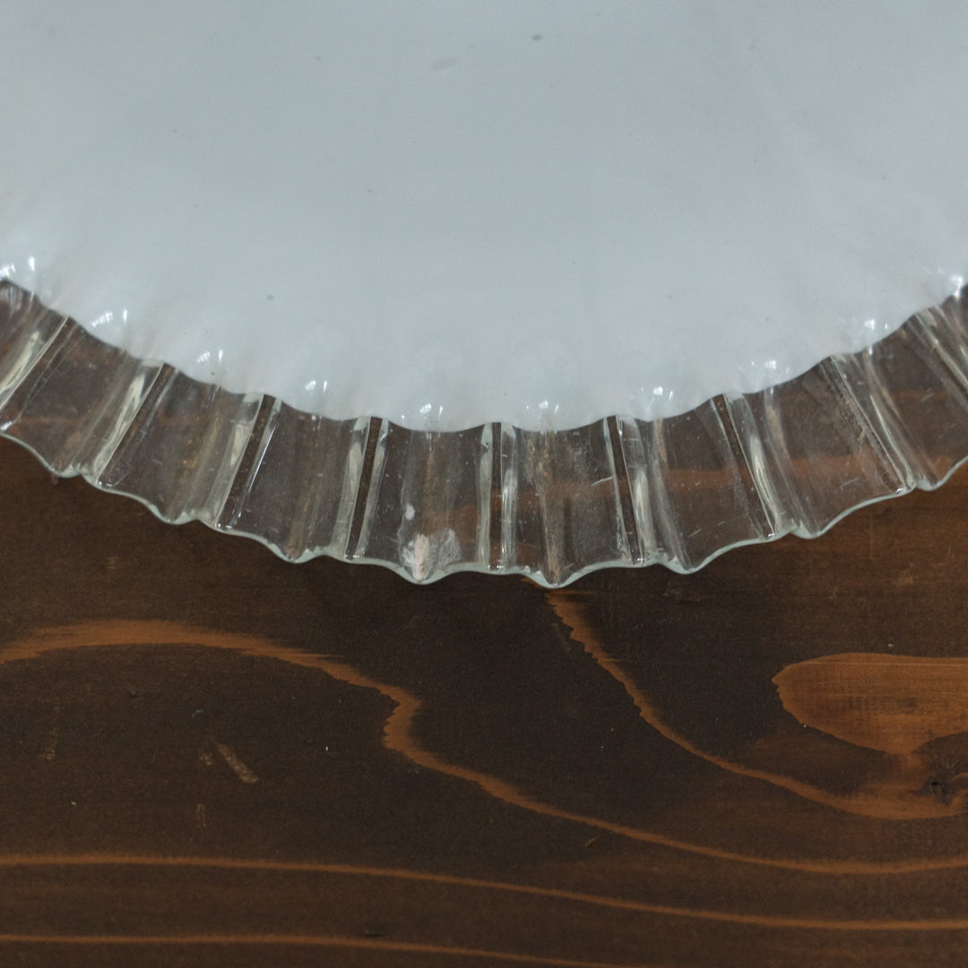 裾のフリルデザインやミルクガラスの色味が上品 ガラスシェード単品 /G（※接続金具・コード・電球は別売り）