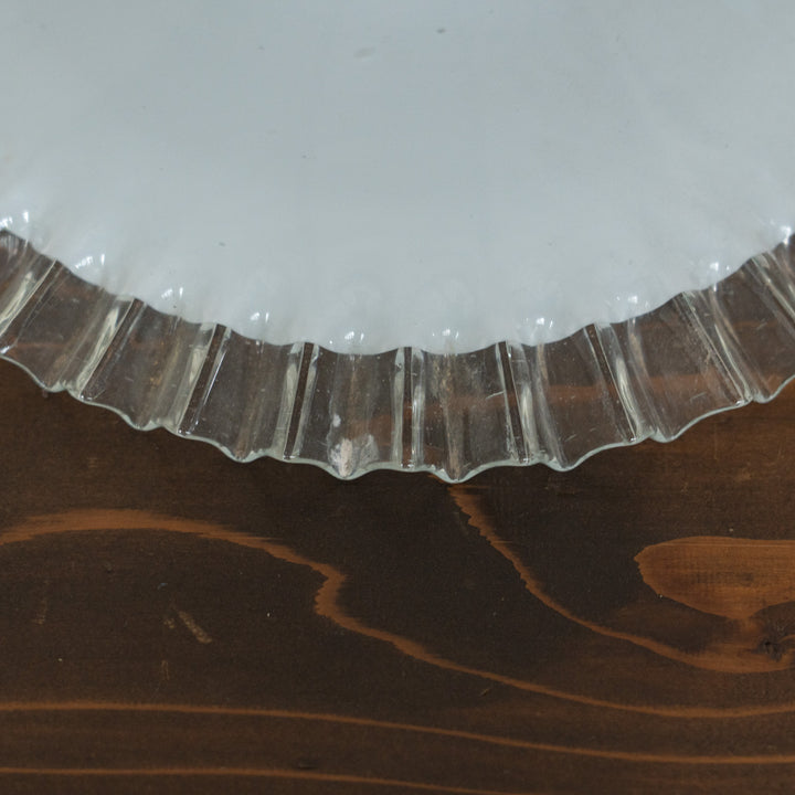 裾のフリルデザインやミルクガラスの色味が上品 ガラスシェード単品 /G（※接続金具・コード・電球は別売り）