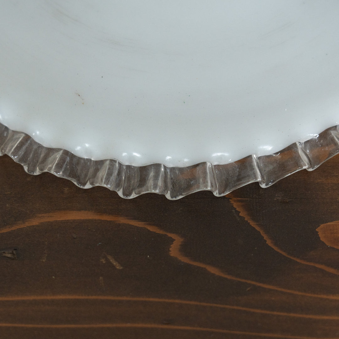 裾のフリルデザインやミルクガラスの色味が上品 ガラスシェード単品 /H（※接続金具・コード・電球は別売り）