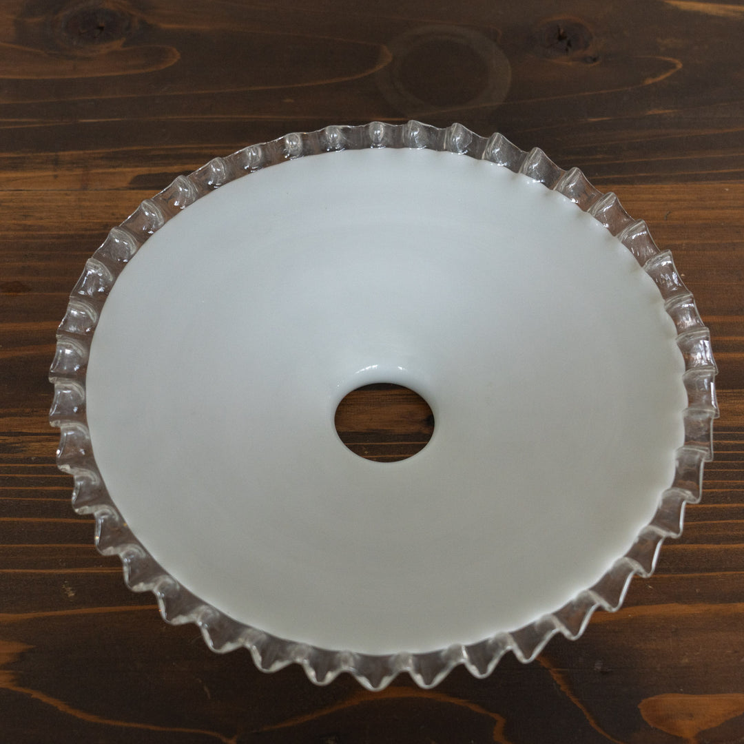 裾のフリルデザインやミルクガラスの色味が上品 ガラスシェード単品 /H（※接続金具・コード・電球は別売り）