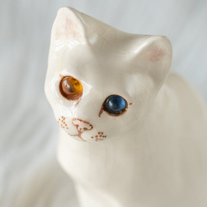 【Winstanley Cat ウィンスタンレイ キャット】小首をかしげた不思議そうな表情が魅力 オッドアイ スノーウィ 白猫 /26E