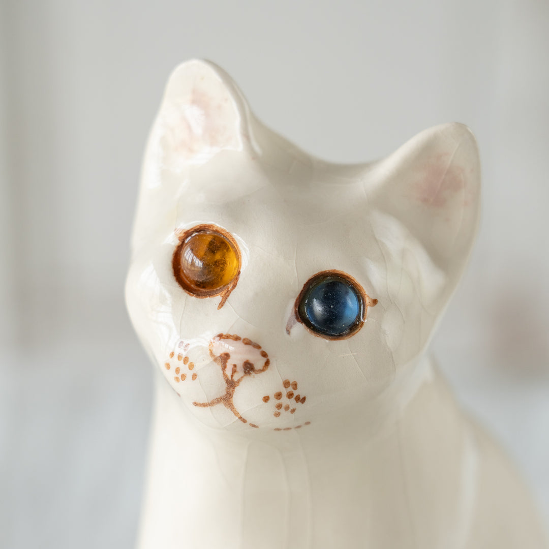 【Winstanley Cat ウィンスタンレイ キャット】小首をかしげた不思議そうな表情が魅力 オッドアイ スノーウィ 白猫 /26E