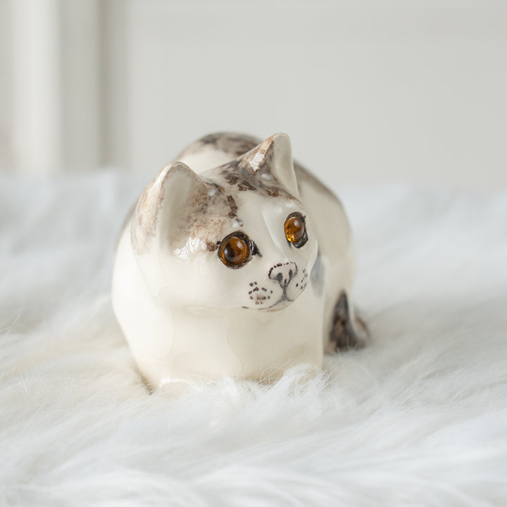 【Winstanley Cat ウィンスタンレイ キャット】姿勢を低くして獲物を狙う シルバータビー サバトラ猫 /25L
