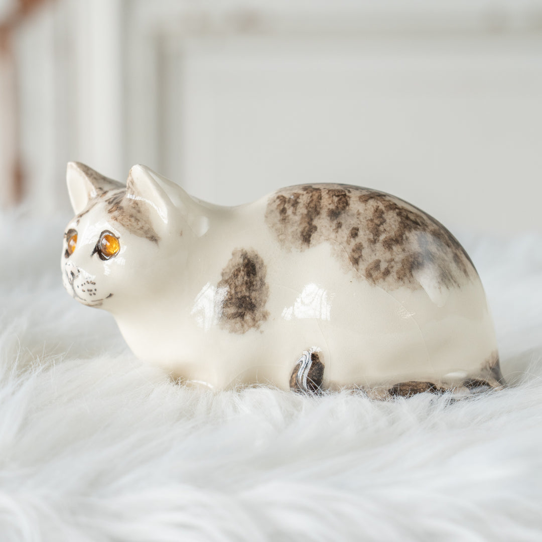 【Winstanley Cat ウィンスタンレイ キャット】姿勢を低くして獲物を狙う シルバータビー サバトラ猫 /25L