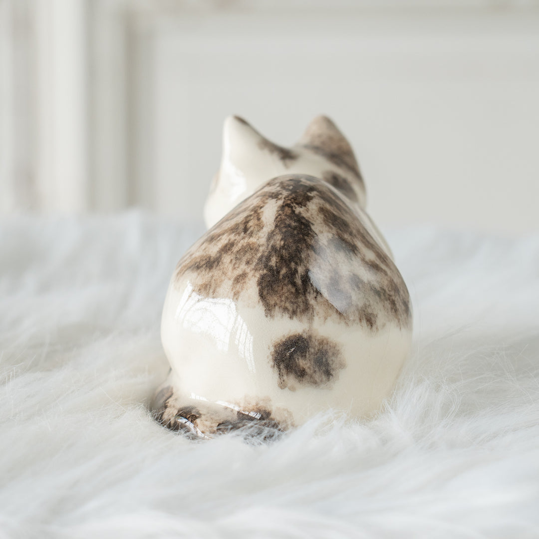 【Winstanley Cat ウィンスタンレイ キャット】姿勢を低くして獲物を狙う シルバータビー サバトラ猫 /25L