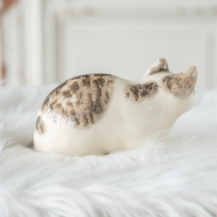【Winstanley Cat ウィンスタンレイ キャット】姿勢を低くして獲物を狙う シルバータビー サバトラ猫 /25L