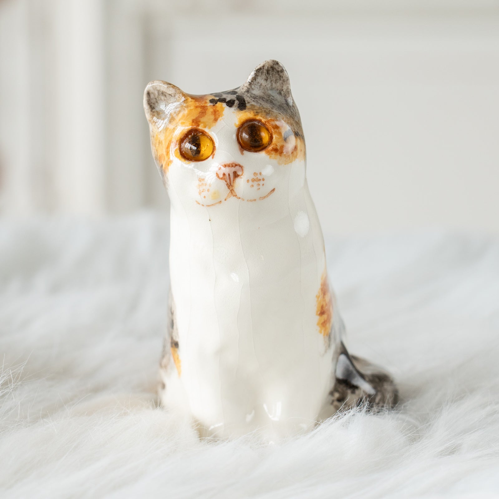 Winstanley Cat ウィンスタンレイ キャット】つぶらな瞳でじっと