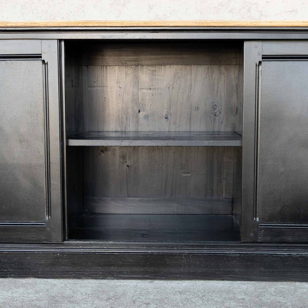 ブラックペイントがシックな装い 長い天板は作業用や店舗什器に最適 カウンター ワークテーブル /16L[m]