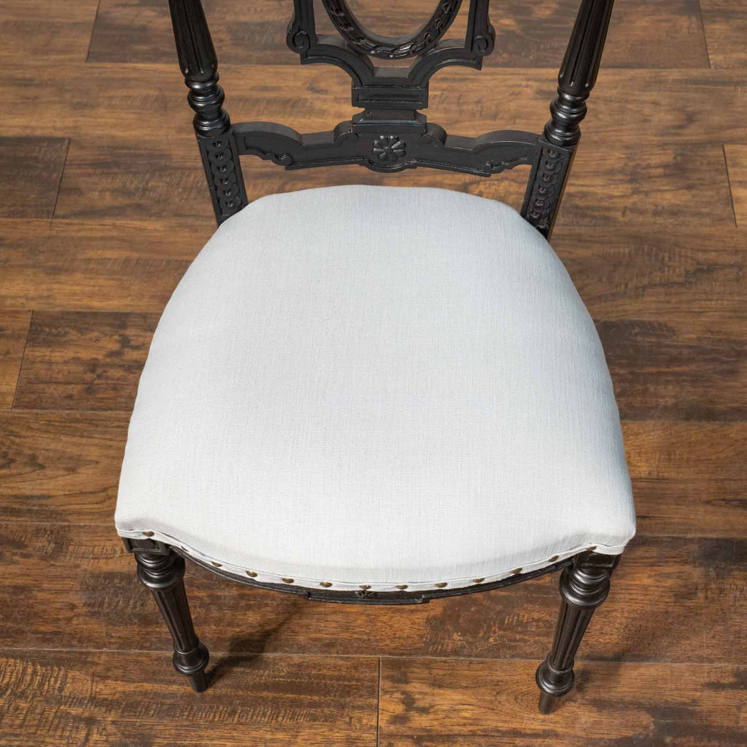 気品を感じる繊細な背もたれの装飾が見事 フレンチ サロンチェア /17E-1[m]