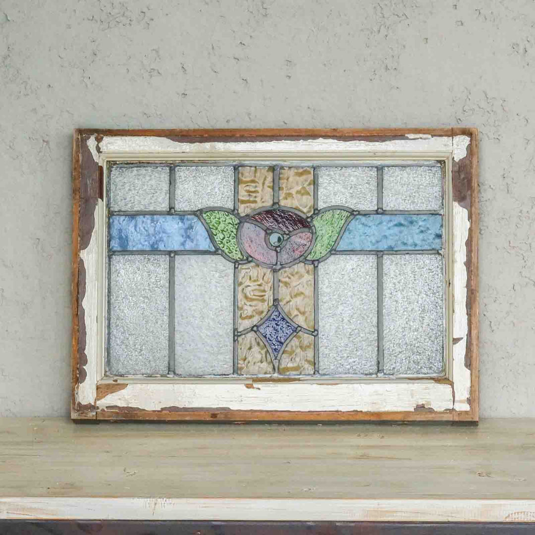 赤い小花とブルーのラインが印象的 ステンドグラス 585×420