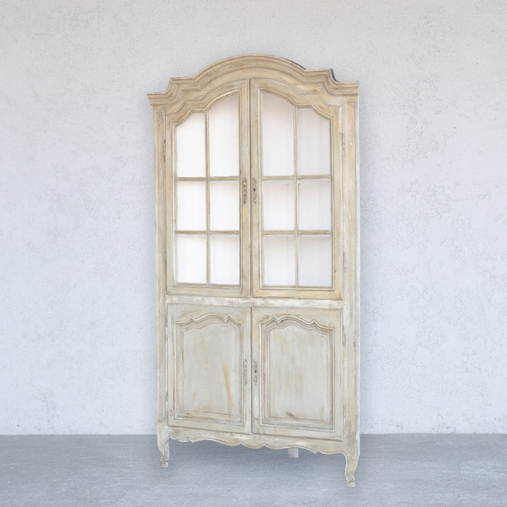 シャビーシックな雰囲気を醸し出すペイントが印象的 オーク コーナーキャビネット /19A