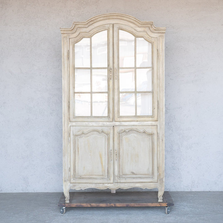 シャビーシックな雰囲気を醸し出すペイントが印象的 オーク コーナーキャビネット /19A