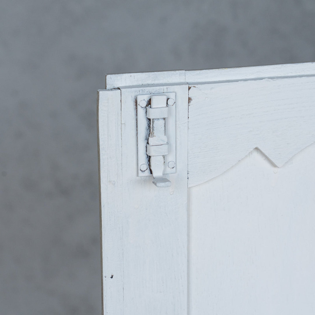 シャビーシックな雰囲気を醸し出すペイントが印象的 オーク コーナーキャビネット /19A