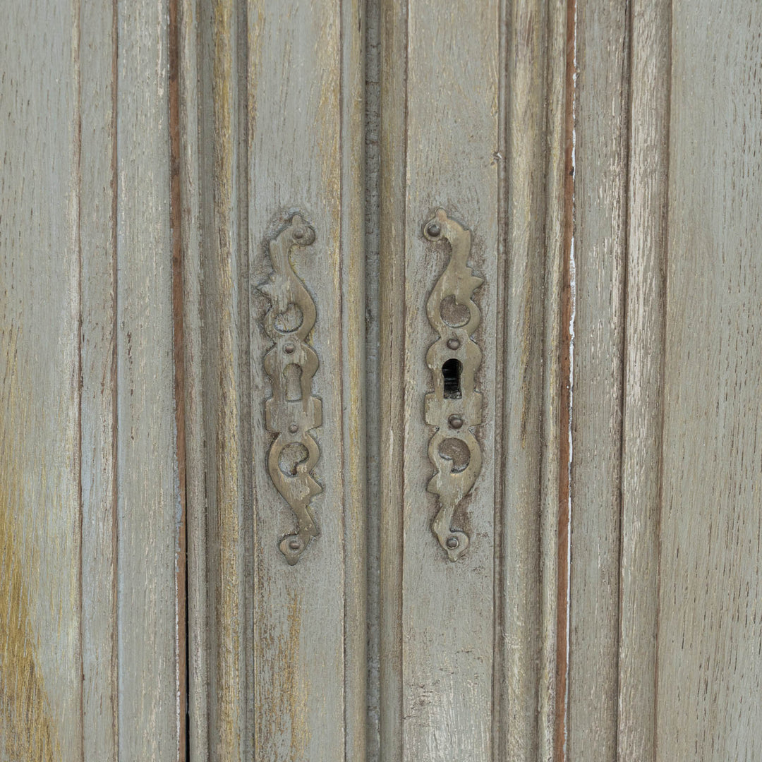 シャビーシックな雰囲気を醸し出すペイントが印象的 オーク コーナーキャビネット /19A