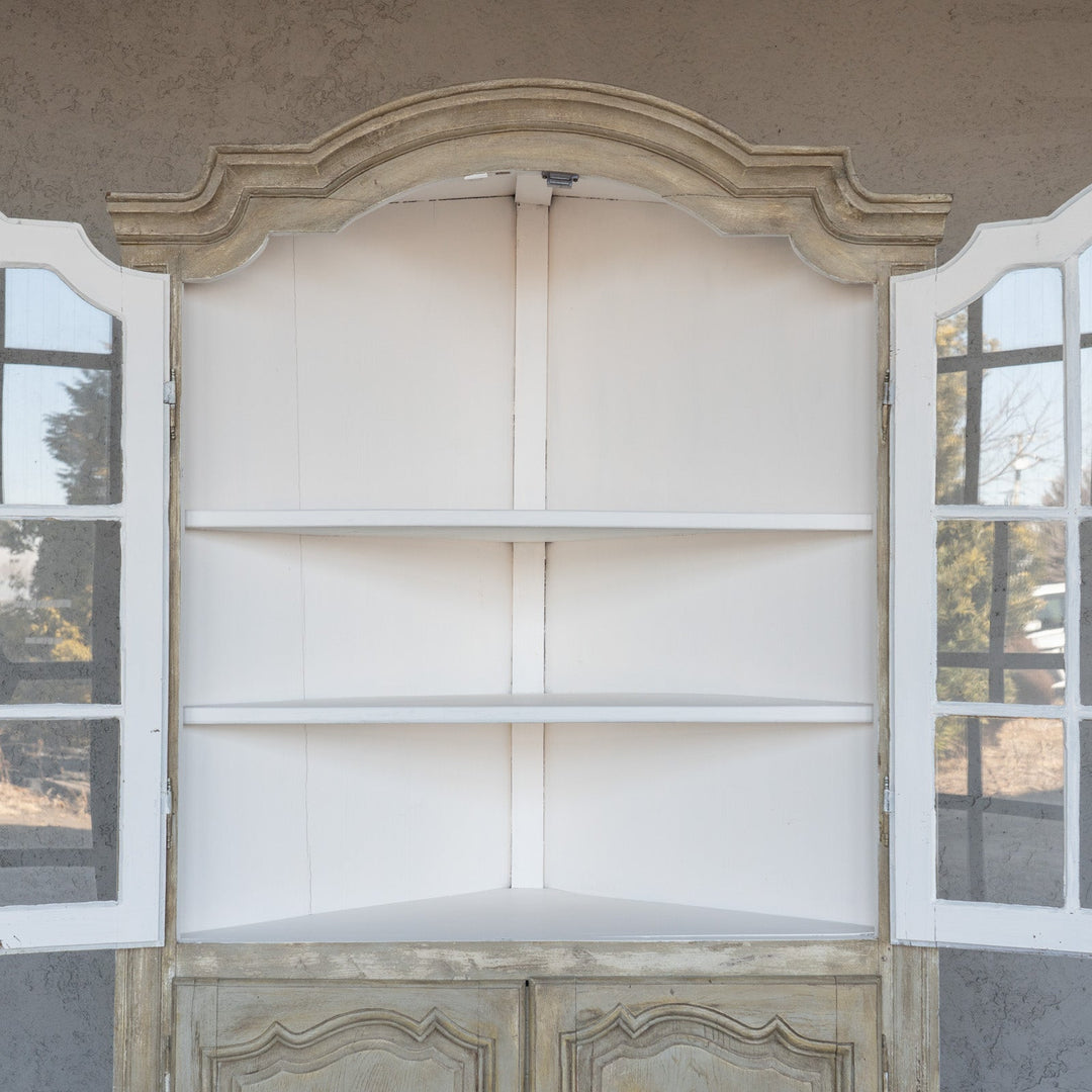 シャビーシックな雰囲気を醸し出すペイントが印象的 オーク コーナーキャビネット /19A