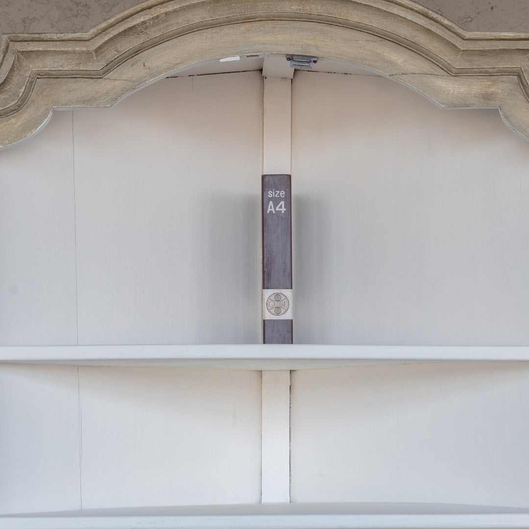 シャビーシックな雰囲気を醸し出すペイントが印象的 オーク コーナーキャビネット /19A