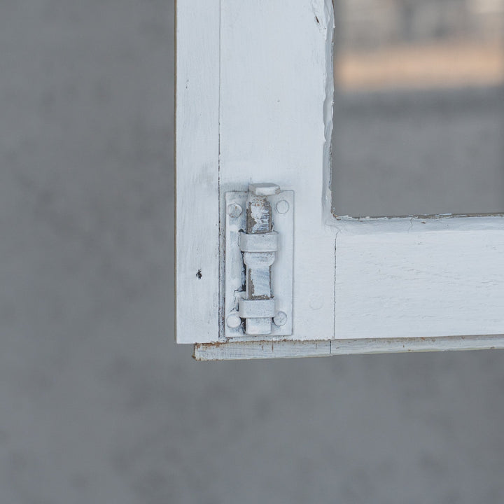 シャビーシックな雰囲気を醸し出すペイントが印象的 オーク コーナーキャビネット /19A