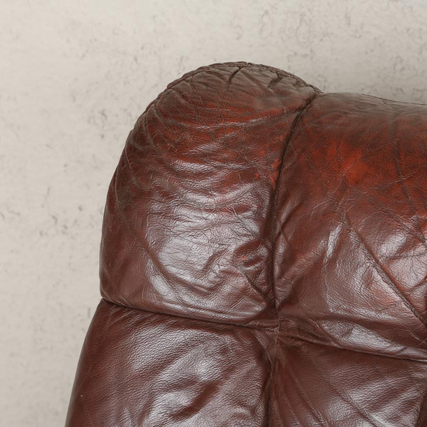 使い込まれたレザーが上質でモダンな空間を作り出す レザーソファ /19I[m]