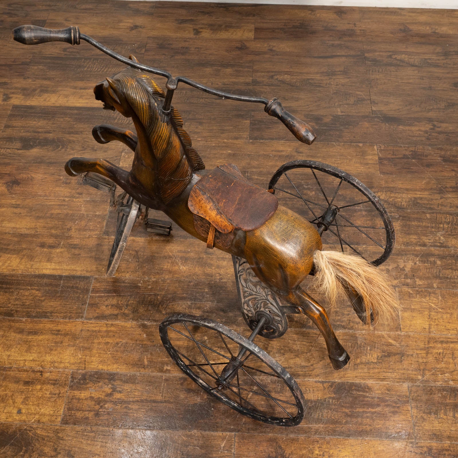 三輪車の上の作りこまれた馬の質感が目を惹く トイホース – THE GLOBE