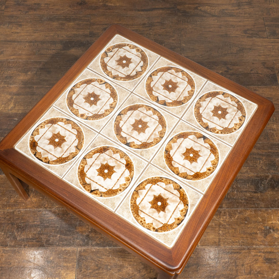 英国【G-PLAN ジープラン】可愛らしい幾何学模様のタイルが特徴的 タイルトップ スクエア コーヒーテーブル /20L-1