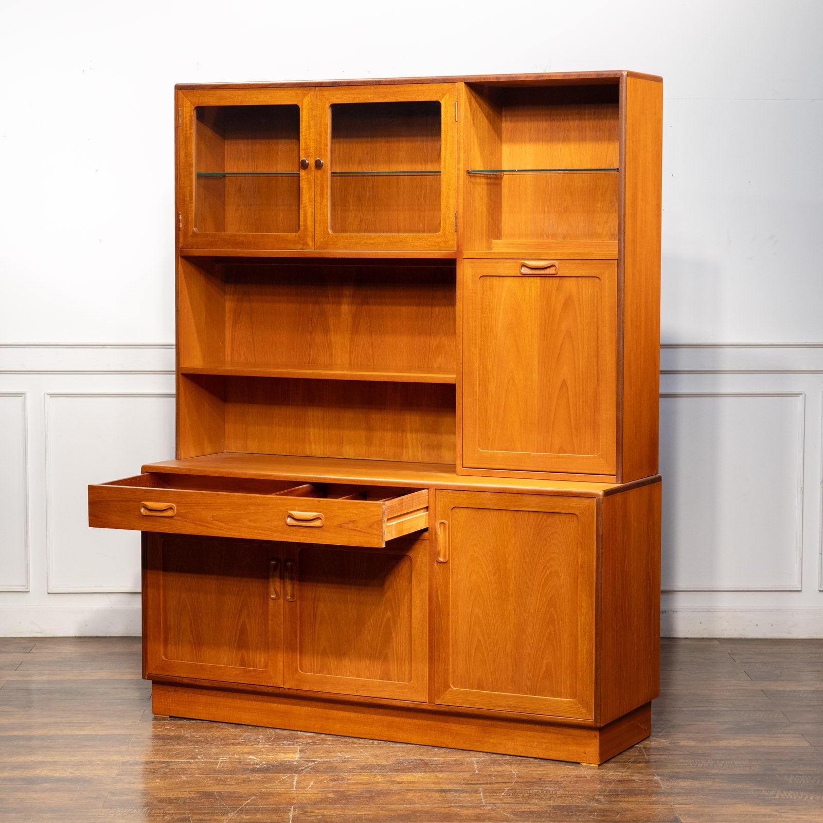 ウォールユニット 食器棚 カップボード フレスコ G-PLAN チーク材 transista – Doors) (Fresco/Rattan CUPBOARD G-PLAN 食器棚・キッチンカウンター