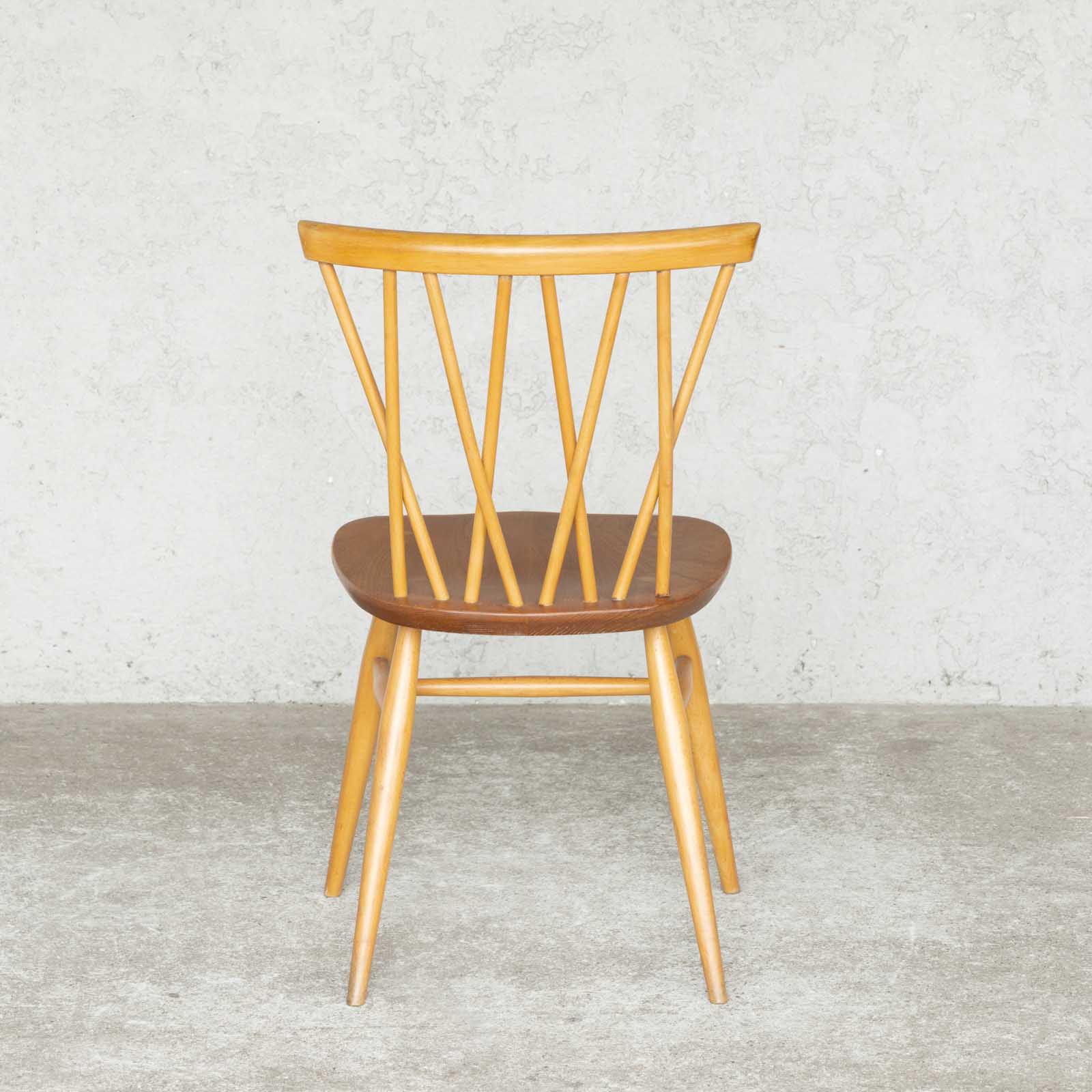 英国【ERCOL アーコール】交差したスポークが特徴的 ラティスチェア
