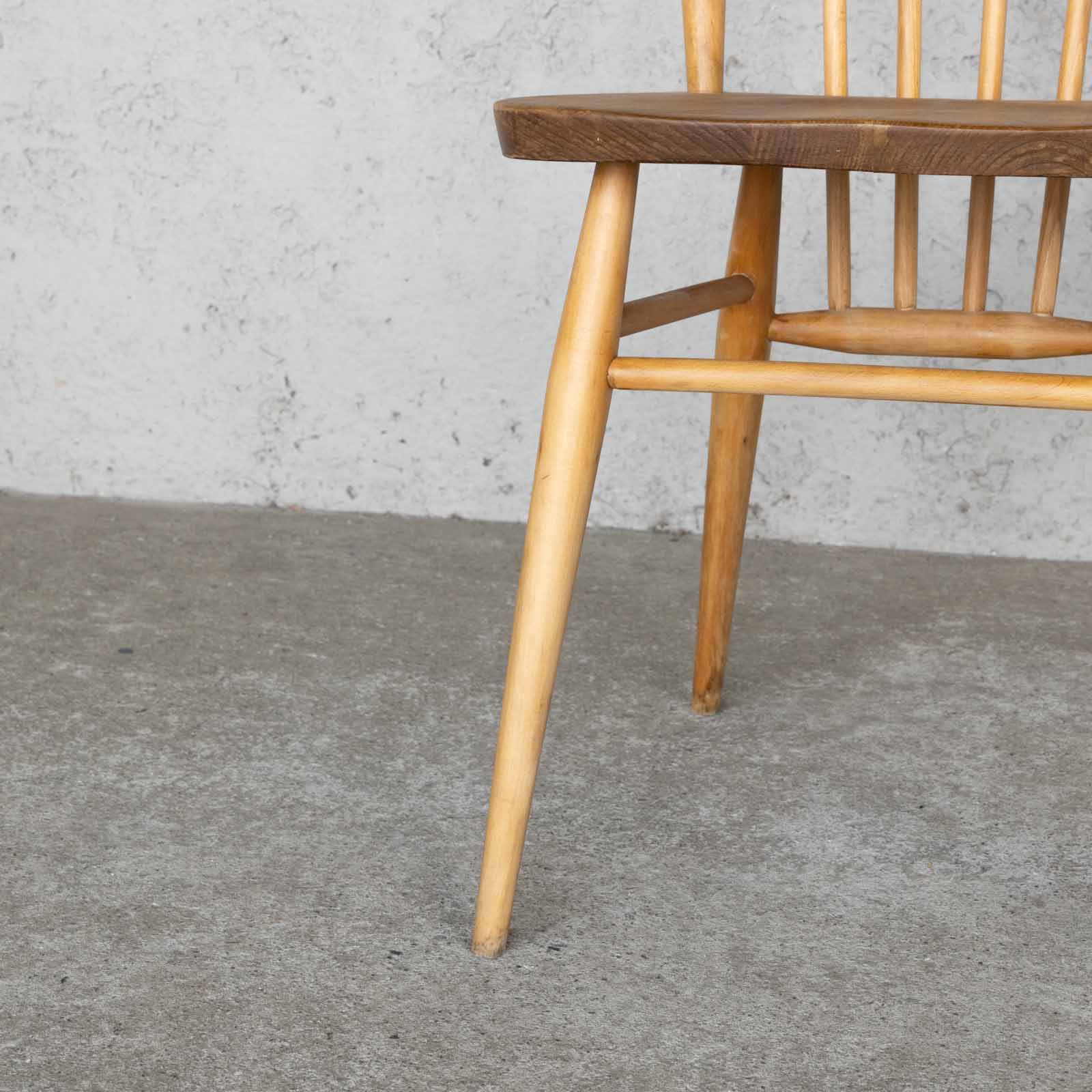英国【ERCOL アーコール】シンプルで直線的なデザイン ハイバック