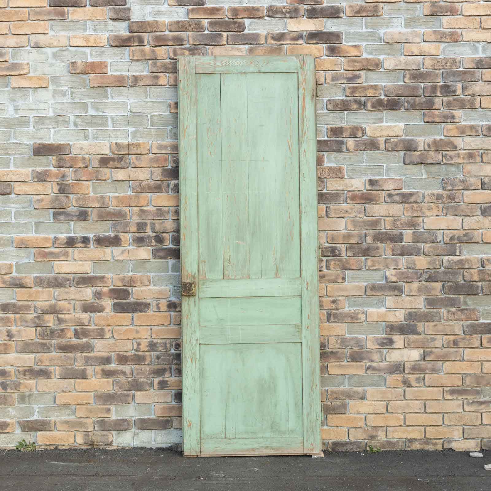 ミントグリーンの明るい色合いが爽やか アンティークドア[m] – THE