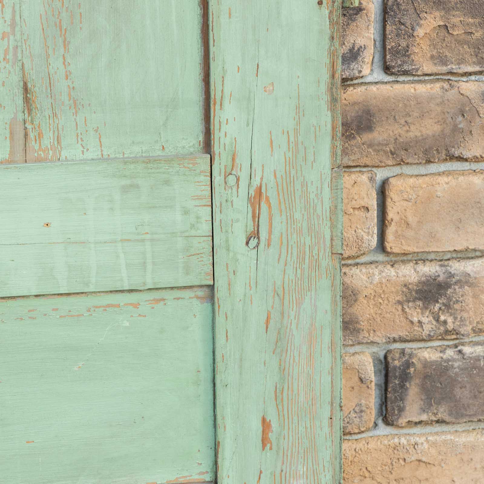 ミントグリーンの明るい色合いが爽やか アンティークドア[m] – THE