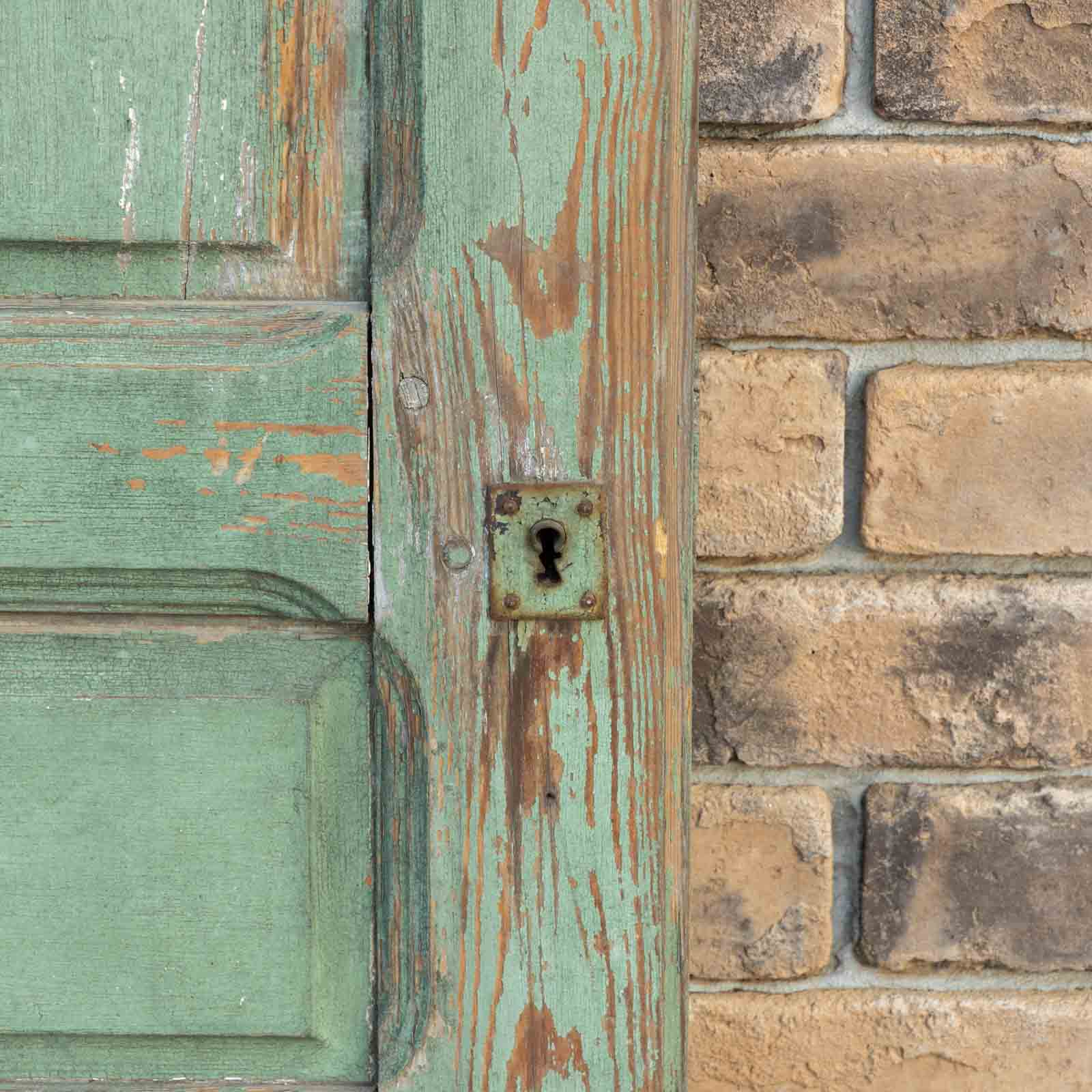ミントグリーンの明るい色合いが爽やか アンティークドア[m] – THE