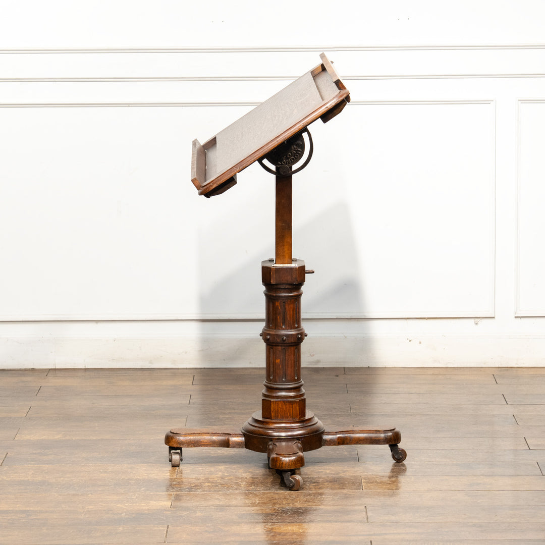 実用的かつ趣のあるデザイン オーク リーディングテーブル /15G