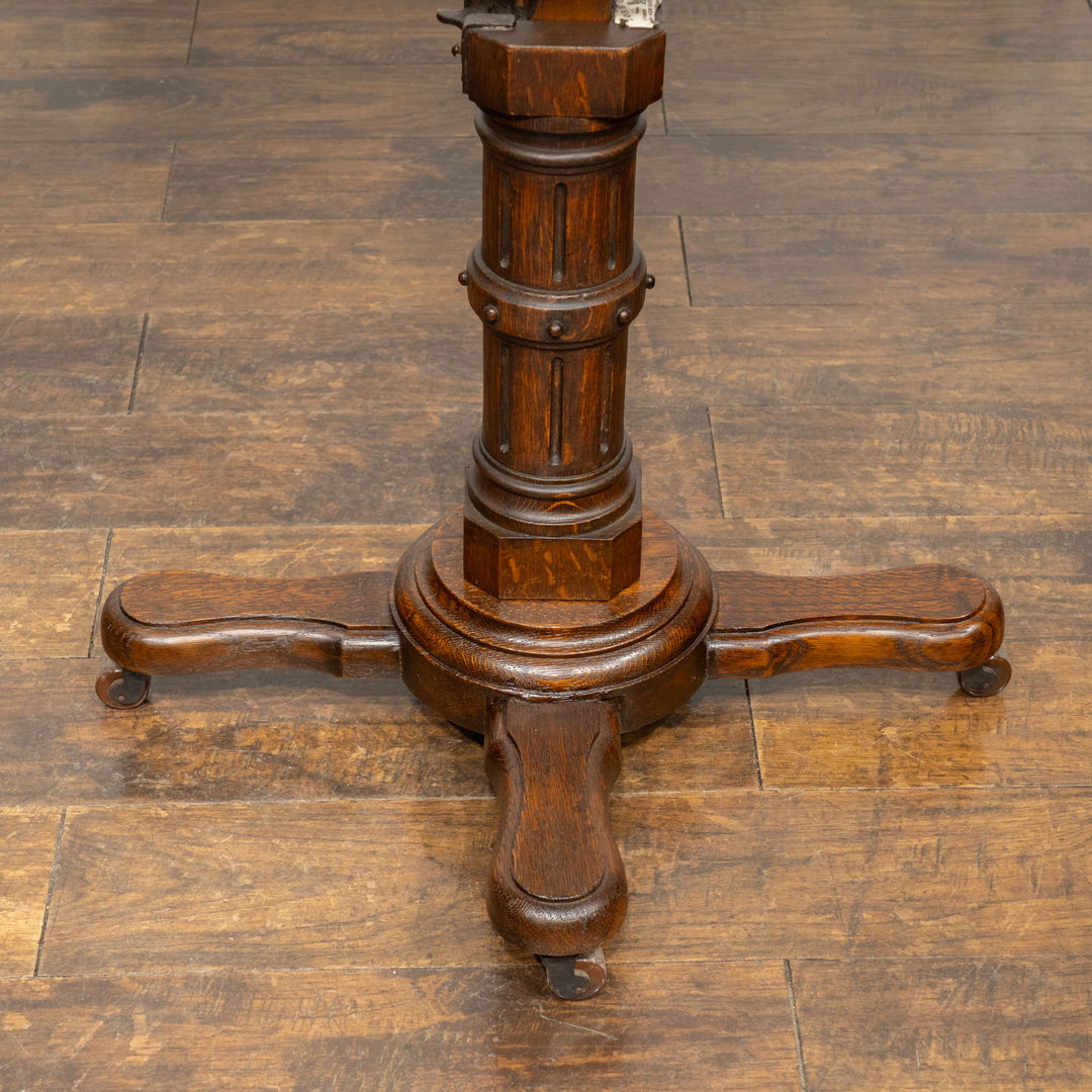 実用的かつ趣のあるデザイン オーク リーディングテーブル /15G