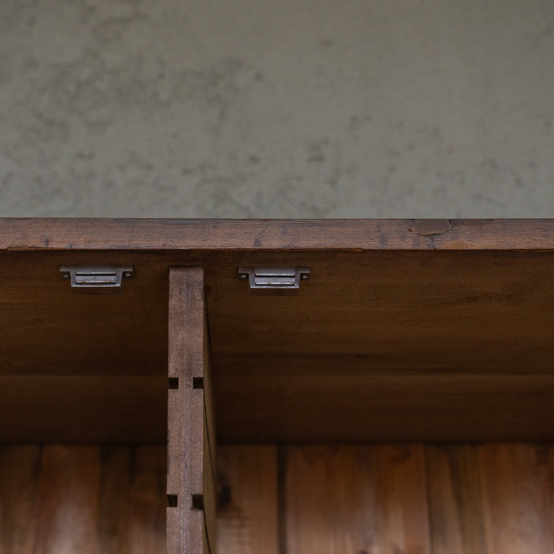 シンプルなデザインでたっぷり入る収納が魅力 キャビネット /15L