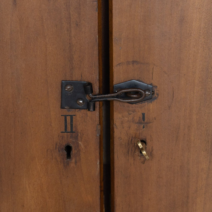 シンプルなデザインでたっぷり入る収納が魅力 キャビネット /15L