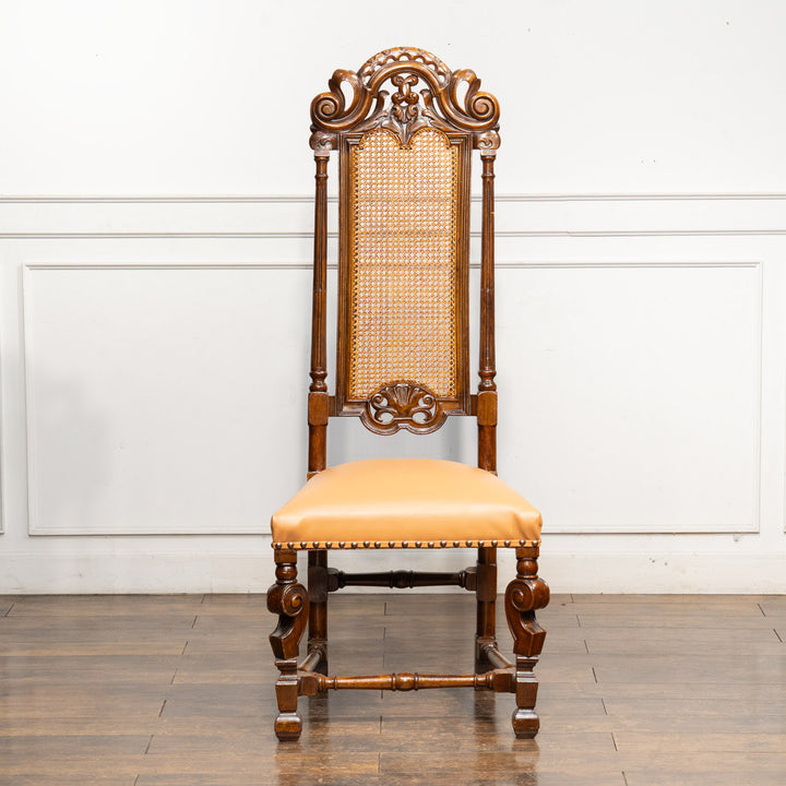 高い背もたれに施された繊細で立体的な彫刻が目を惹く ハイバックチェア /14K-3