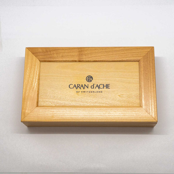 【Caran dAche カランダッシュ /バリアス メットラブ】手に馴染む六角軸に柔らかい天然ゴムと程よい重量感が快適な書き心地 細字 F [万年筆][m]
