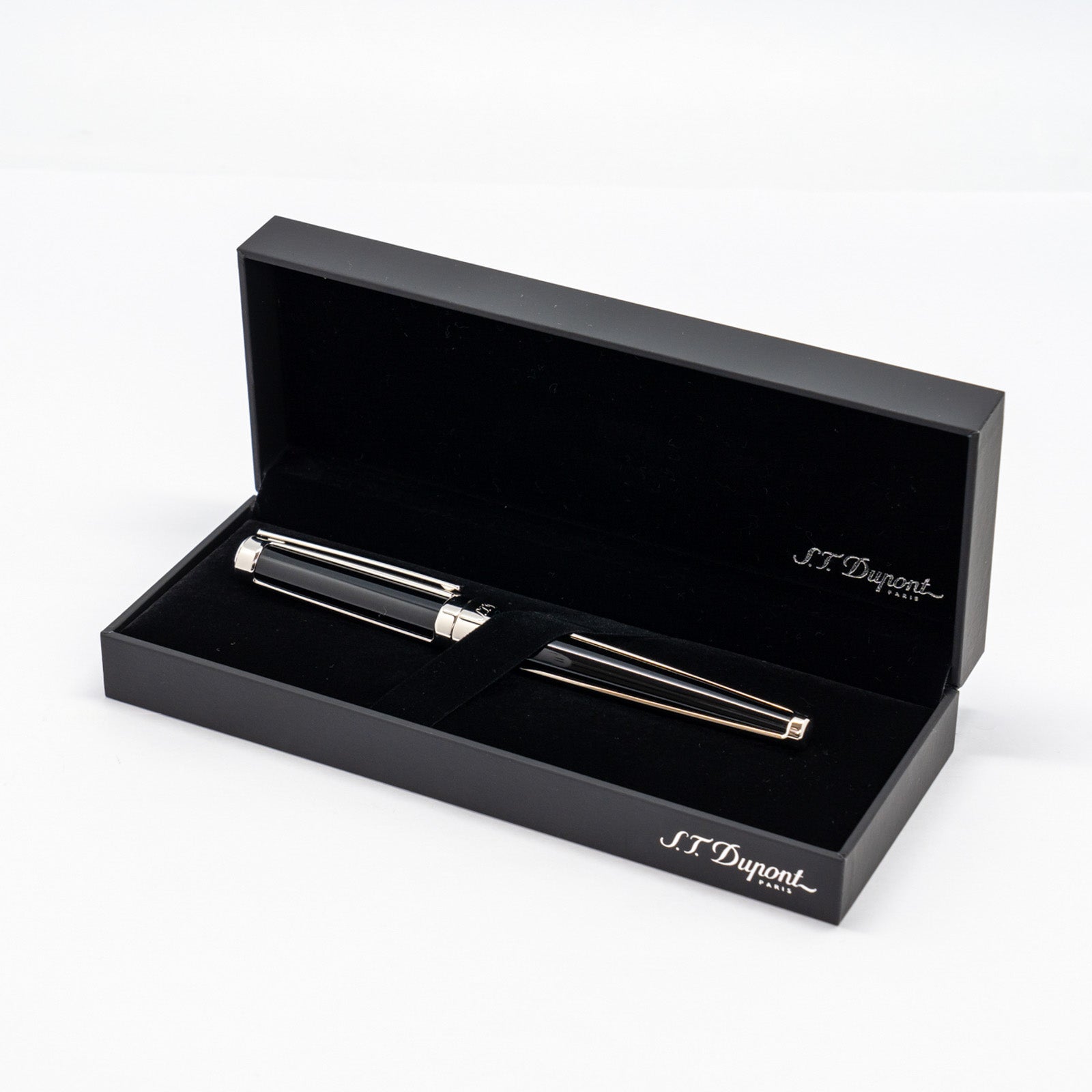S.T. Dupont Defi デフィ カーボンファイバー 万年筆（美品） S.T.Dupont エス・テー・デュポン /デフィ】革新的で洗練された