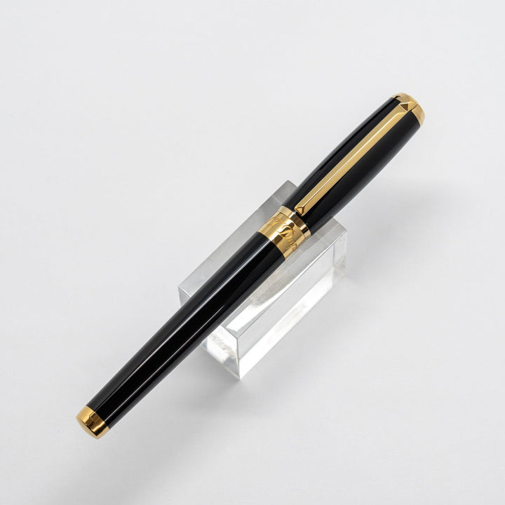 【S.T.Dupont エス・テー・デュポン /エリゼ】堂々たる存在感と伝統を感じるハイクオリティーな逸品 ブラックラッカー＆ゴールド ラインD 細字 F [万年筆][m]