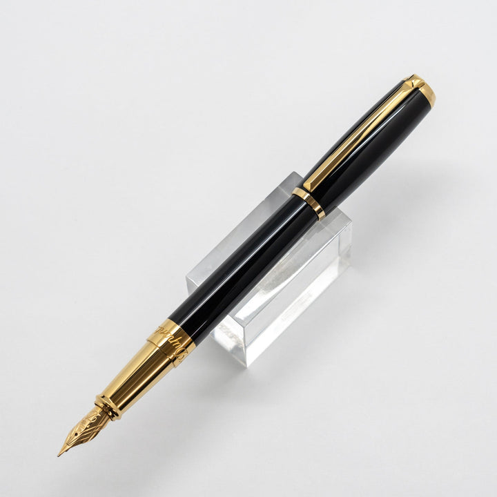 【S.T.Dupont エス・テー・デュポン /エリゼ】堂々たる存在感と伝統を感じるハイクオリティーな逸品 ブラックラッカー＆ゴールド ラインD 細字 F [万年筆][m]