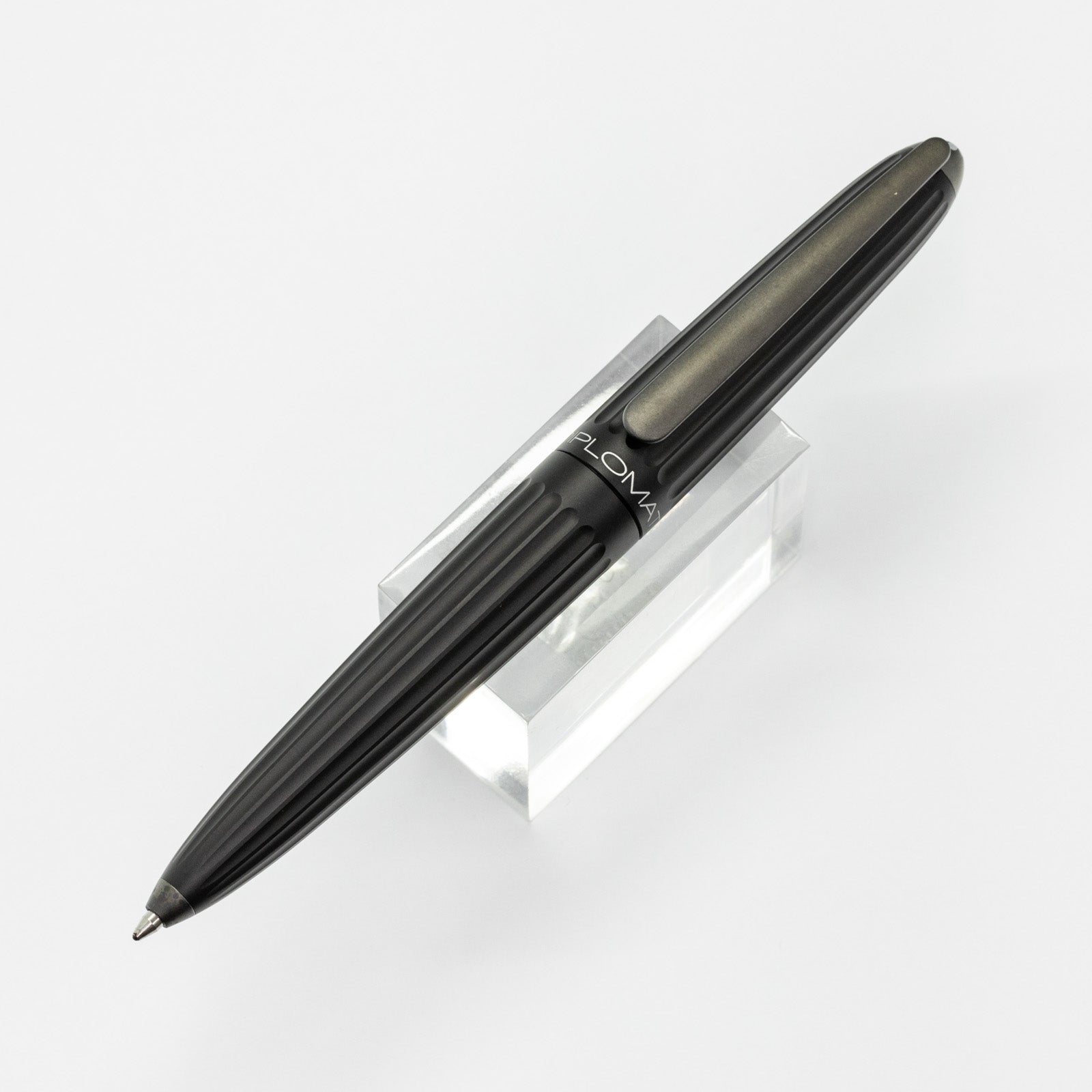 DIPLOMAT ディプロマット /Aero アエロ】飛行船をイメージしたデザイン