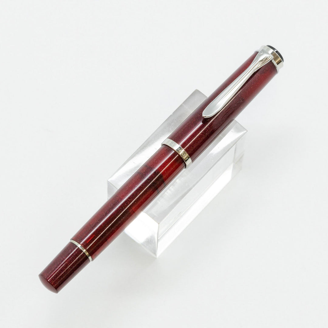 【Pelikan ペリカン /M205 Classic クラシック】限定700本 特別生産品 バーガンディーにラメがちりばめられたボディが煌びやかな輝きを放つ スタールビー 細字 F [万年筆][m]