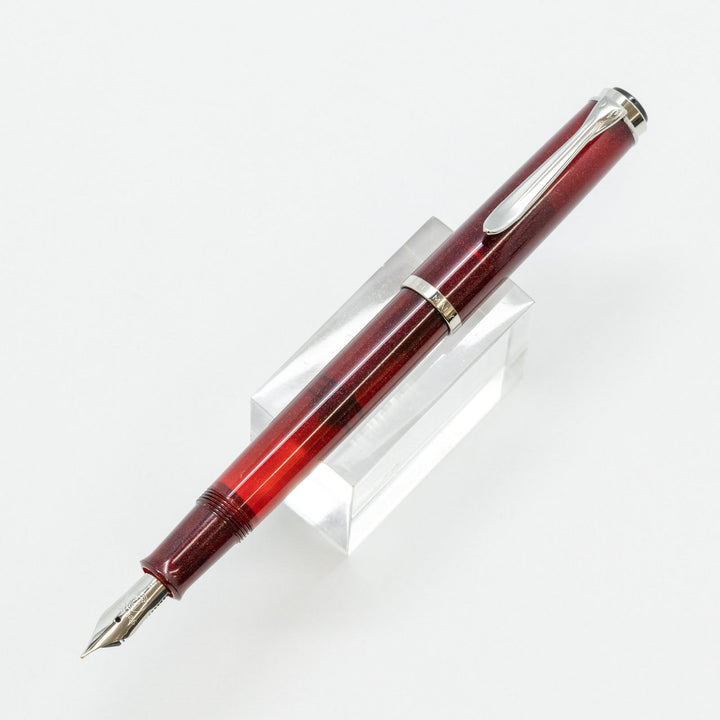 【Pelikan ペリカン /M205 Classic クラシック】限定700本 特別生産品 バーガンディーにラメがちりばめられたボディが煌びやかな輝きを放つ スタールビー 細字 F [万年筆][m]