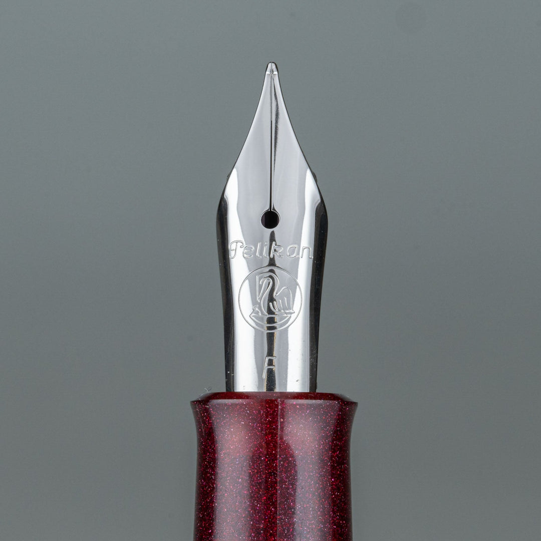 【Pelikan ペリカン /M205 Classic クラシック】限定700本 特別生産品 バーガンディーにラメがちりばめられたボディが煌びやかな輝きを放つ スタールビー 細字 F [万年筆][m]